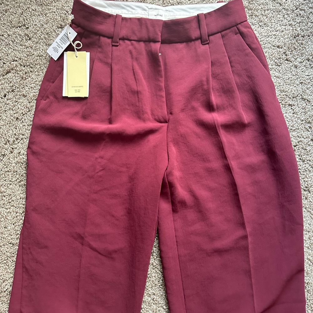 NEW Aritzia Wilfred Cropped Effortless Pant in Burgundy